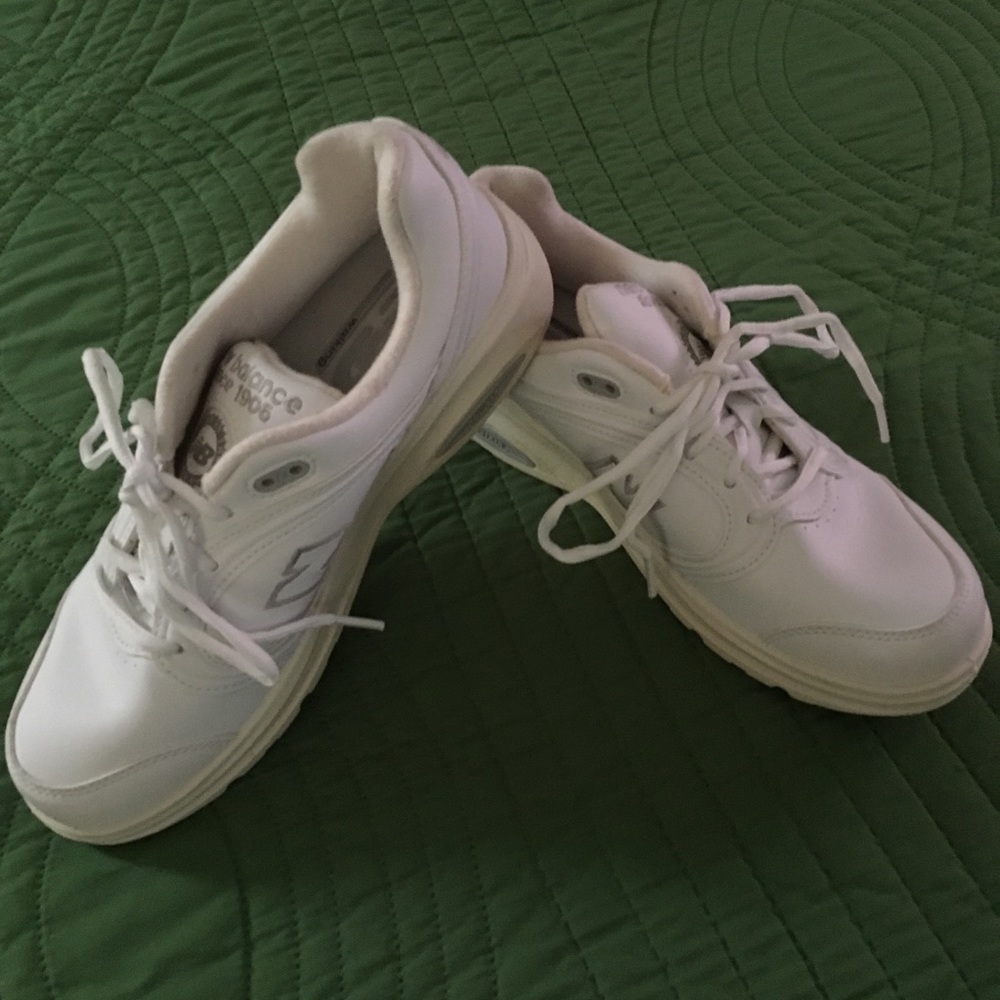 New Balance 812 walking shoes
